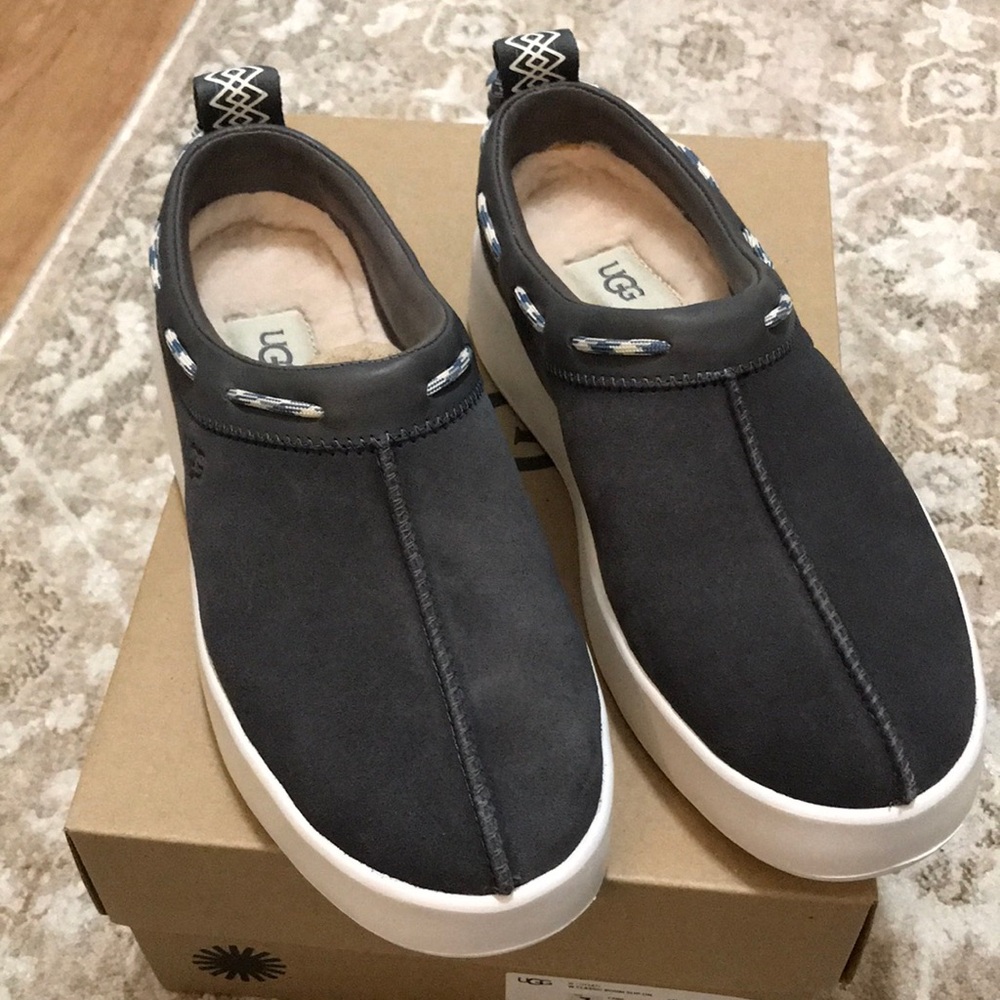 UGG- Classic Boom Slip-on